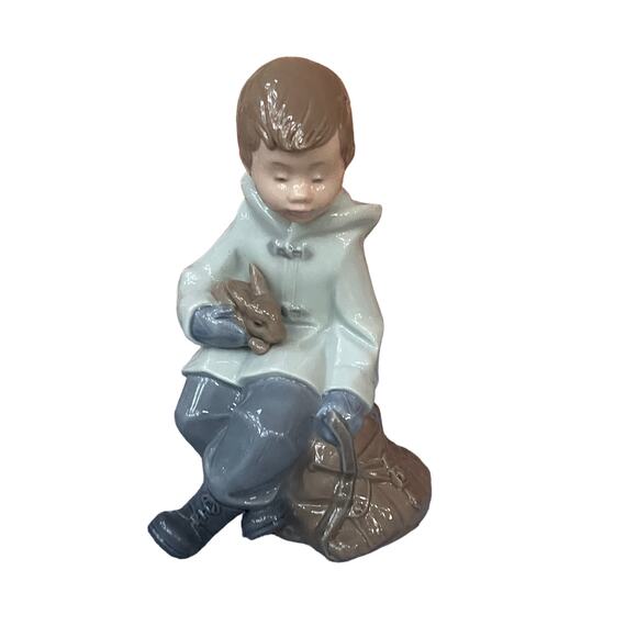 Nao LLADRO: Lladro Boy Holding Rabbit  Figurine Bunny Boy Resting on Excursion - Picture 1 of 8